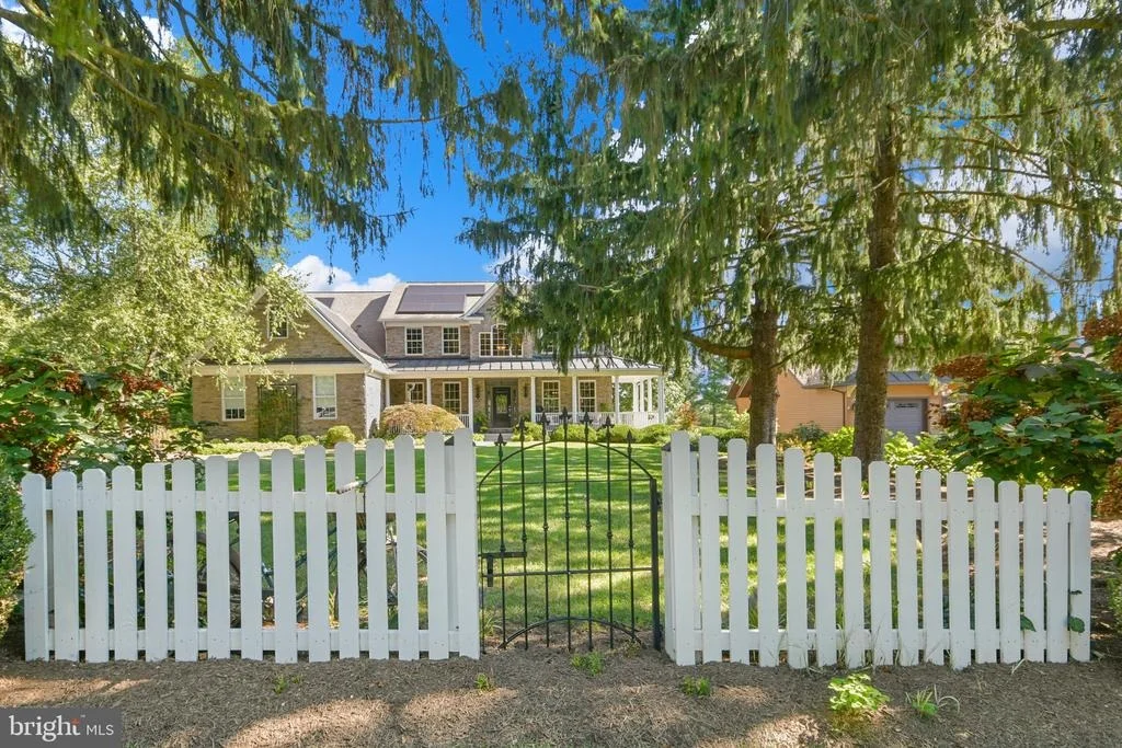 Photo of 4606 MOCKINGBIRD LANE