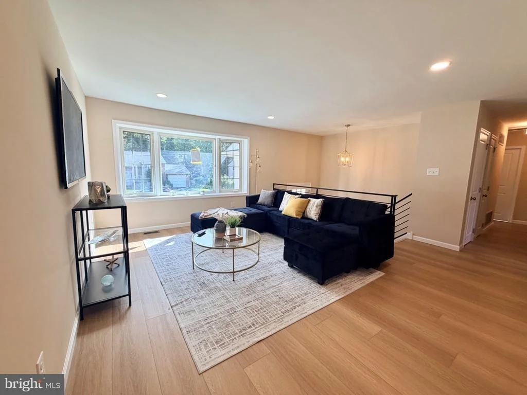 Photo of 806 SUNSET DRIVE