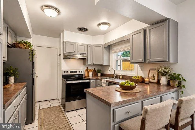 Photo of 2615 KENNISON LANE