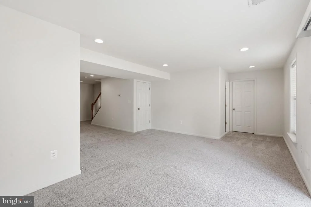 Photo of 17515 MINA LANE