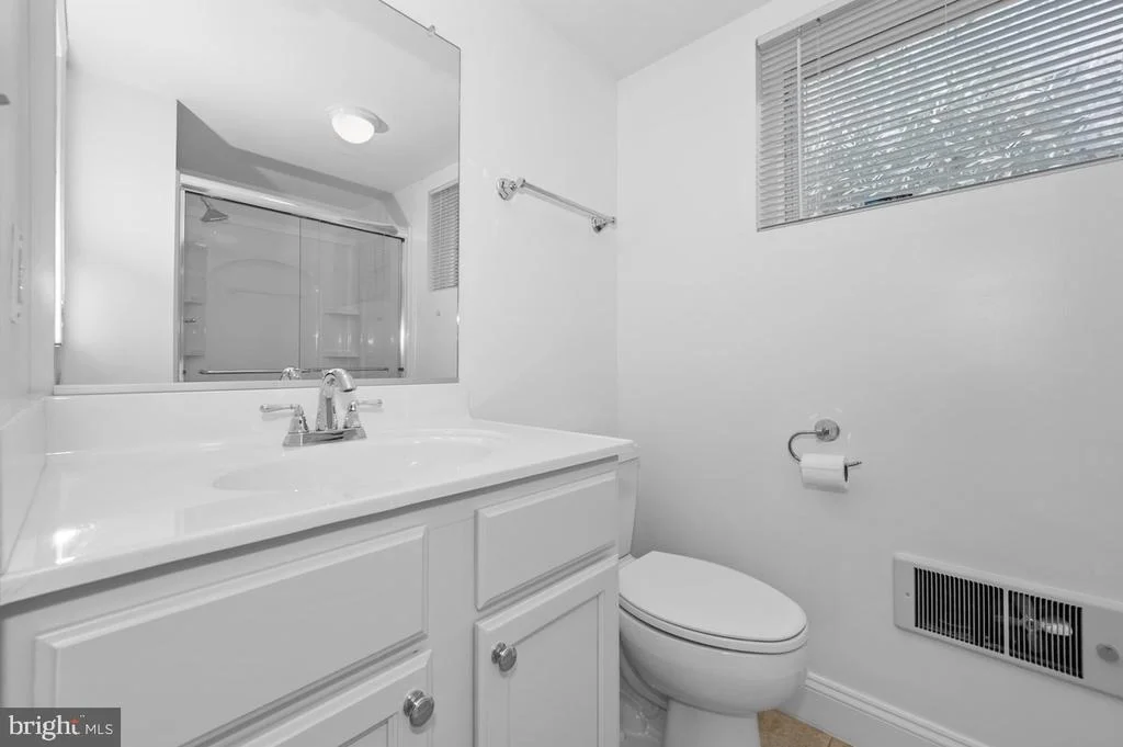 Photo of 6 E HAMILTON AVENUE