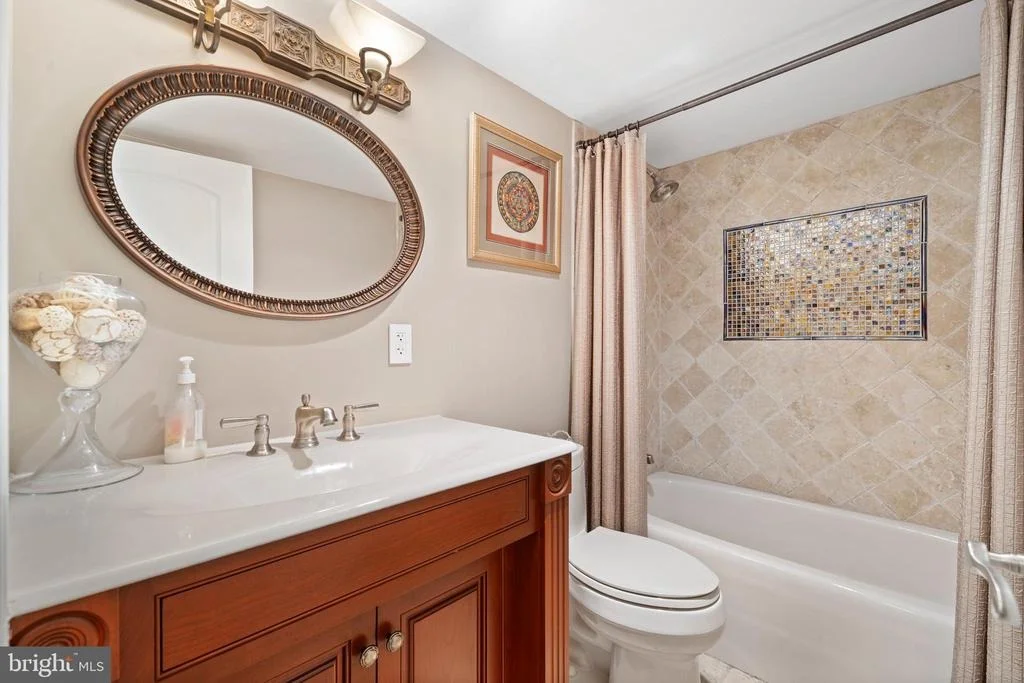 Photo of 206 HARBOR DRIVE
