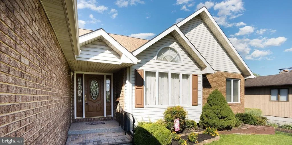 Photo of 7252 MEADOW LANE