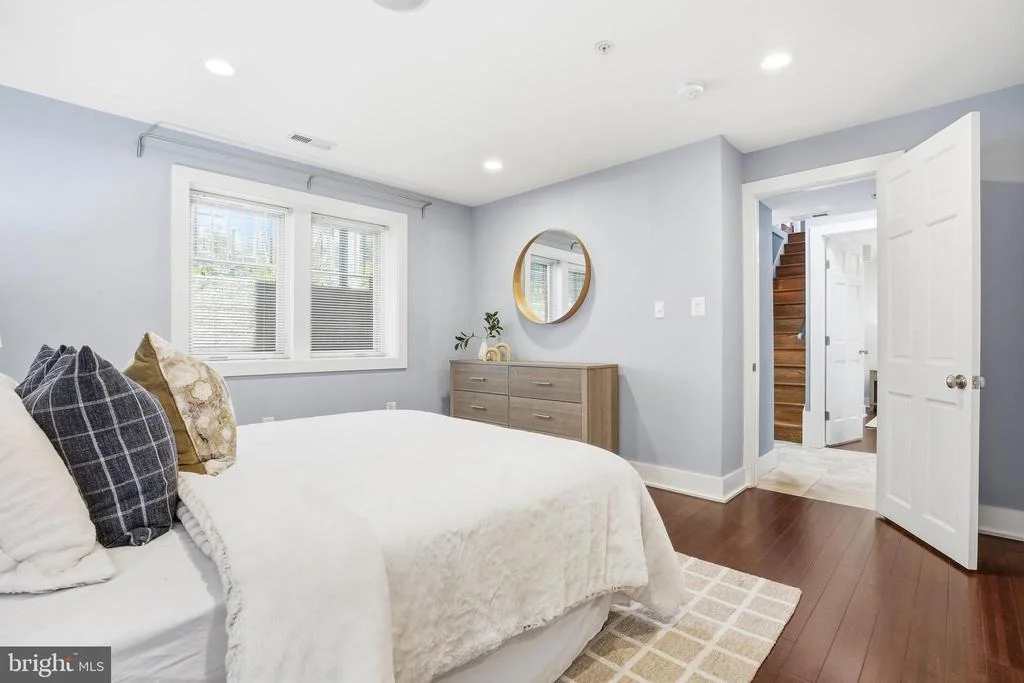 Photo of 915 3RD STREET NE