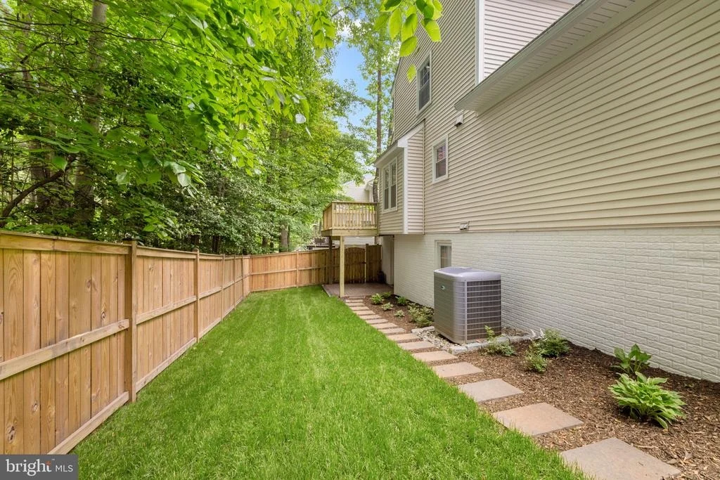 Photo of 9206 NORTHEDGE DRIVE