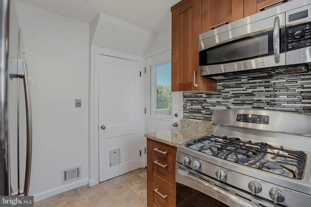Photo of 717 MAPLETON ROAD