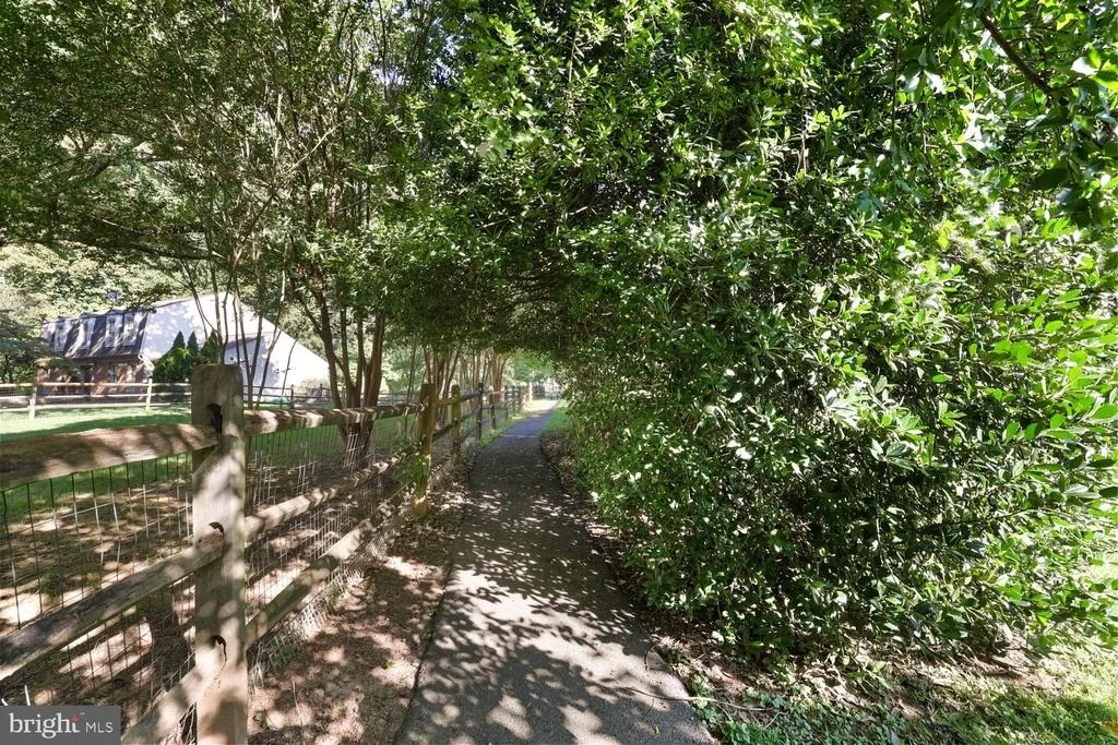 Photo of 10221 EAGLE LANDING COURT