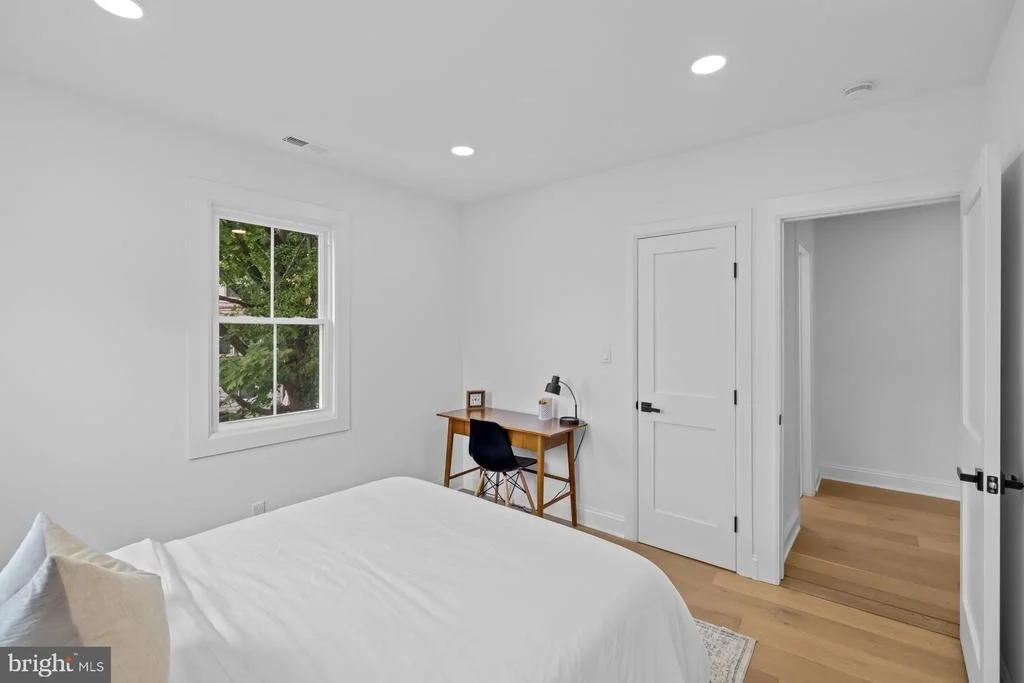 Photo of 536 ONEIDA PLACE NW