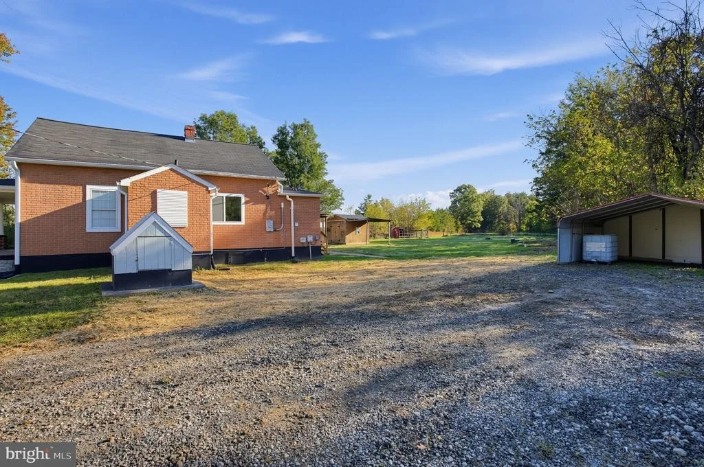 Photo of 6740 SUMERDUCK ROAD