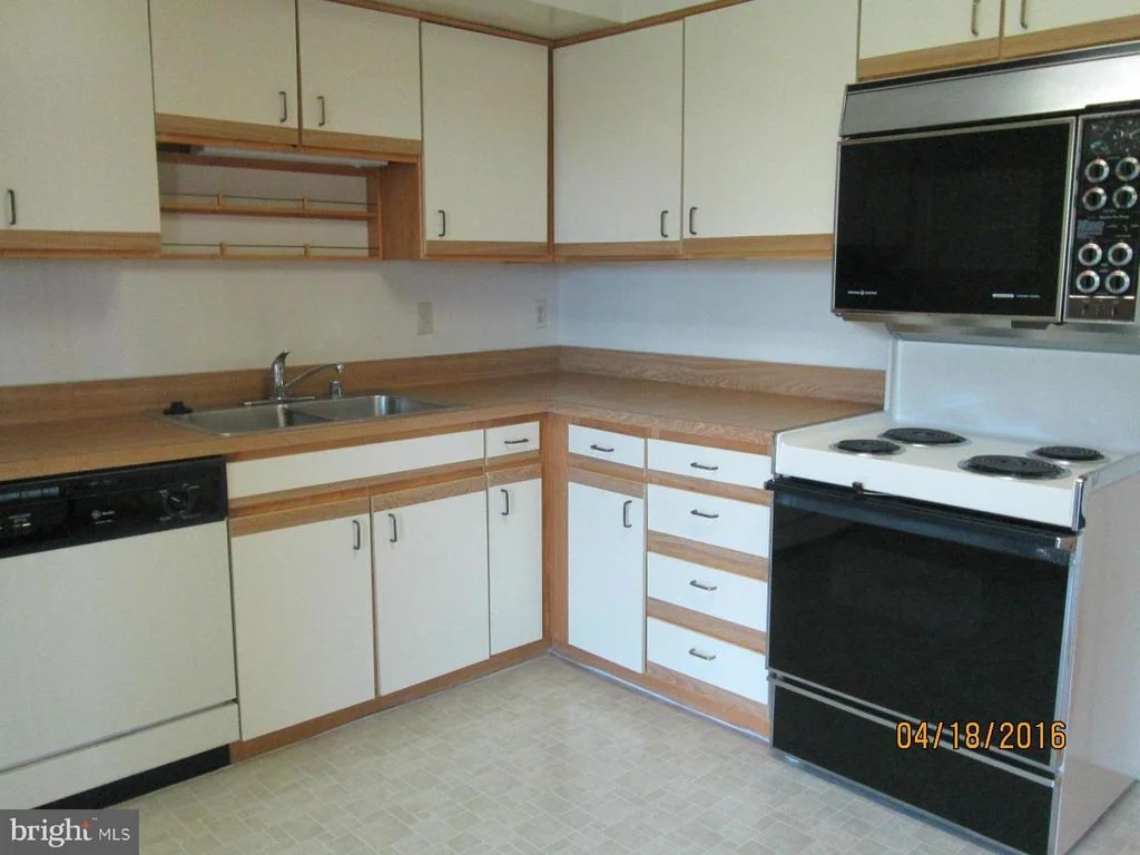 Photo of Unit 3714 at 15115 INTERLACHEN DRIVE