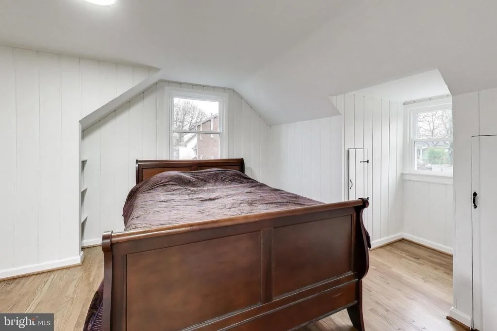 Photo of 11209 MIDVALE ROAD