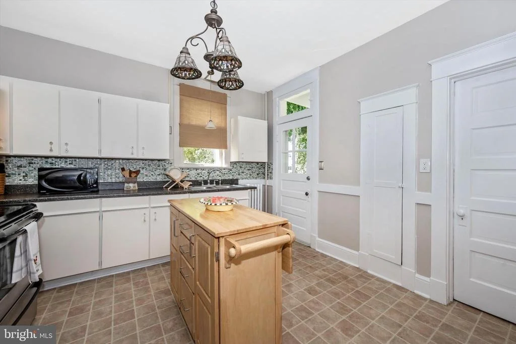 Photo of 323 W 7TH STREET