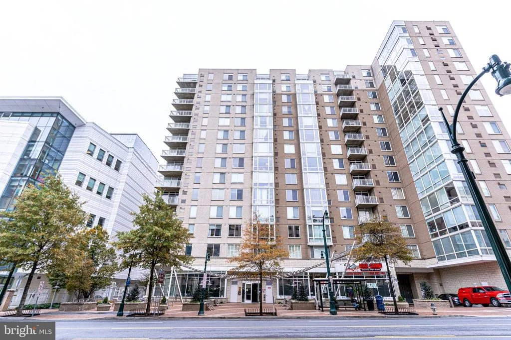 Photo of Unit 402 at 930 WAYNE AVENUE