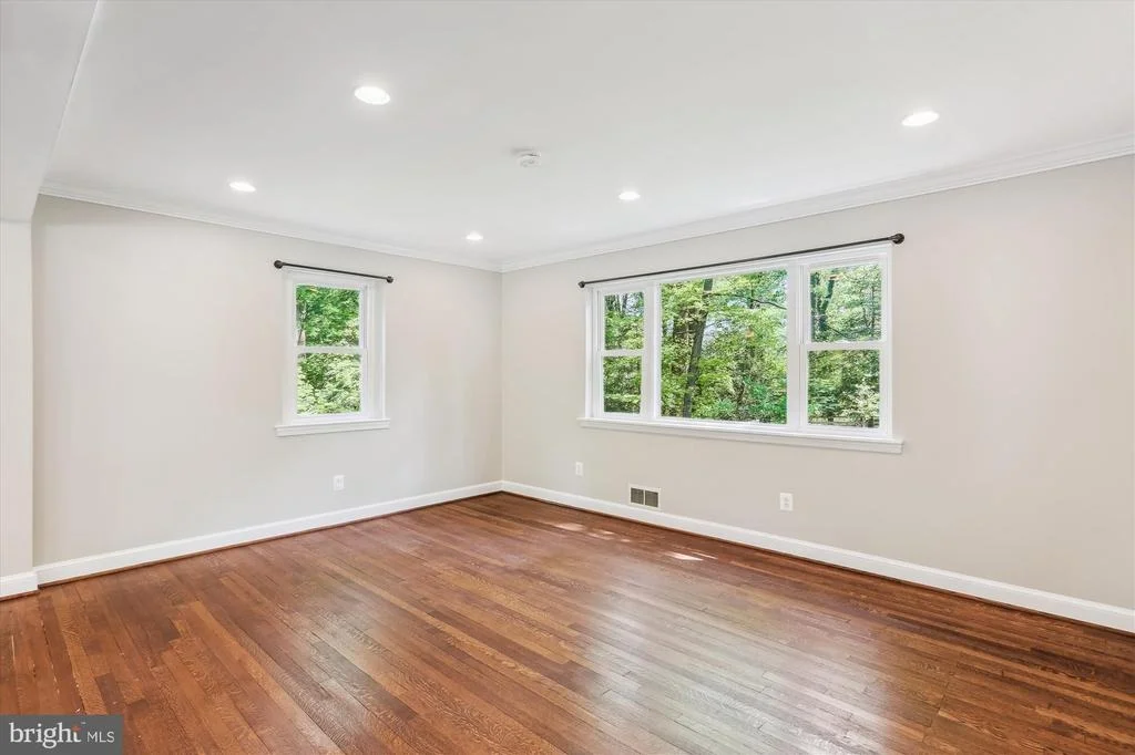 Photo of 813 MIDLAND ROAD