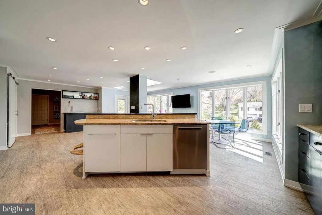 Photo of 6202 NETHERCOMBE COURT