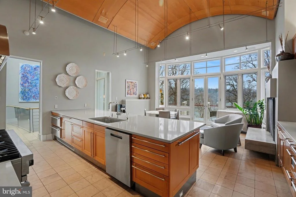 Photo of 1100 CREST LANE