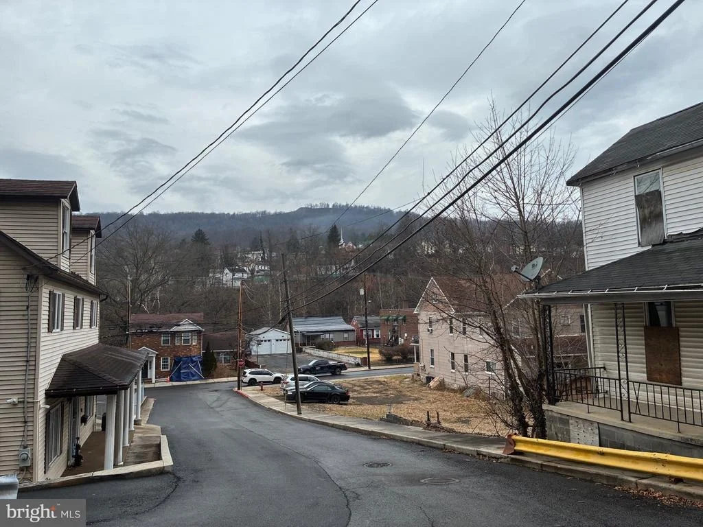 Photo of 107 OAKVIEW DRIVE