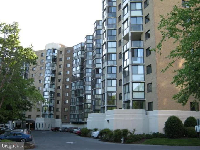 Photo of Unit 1721 at 15101 INTERLACHEN DRIVE