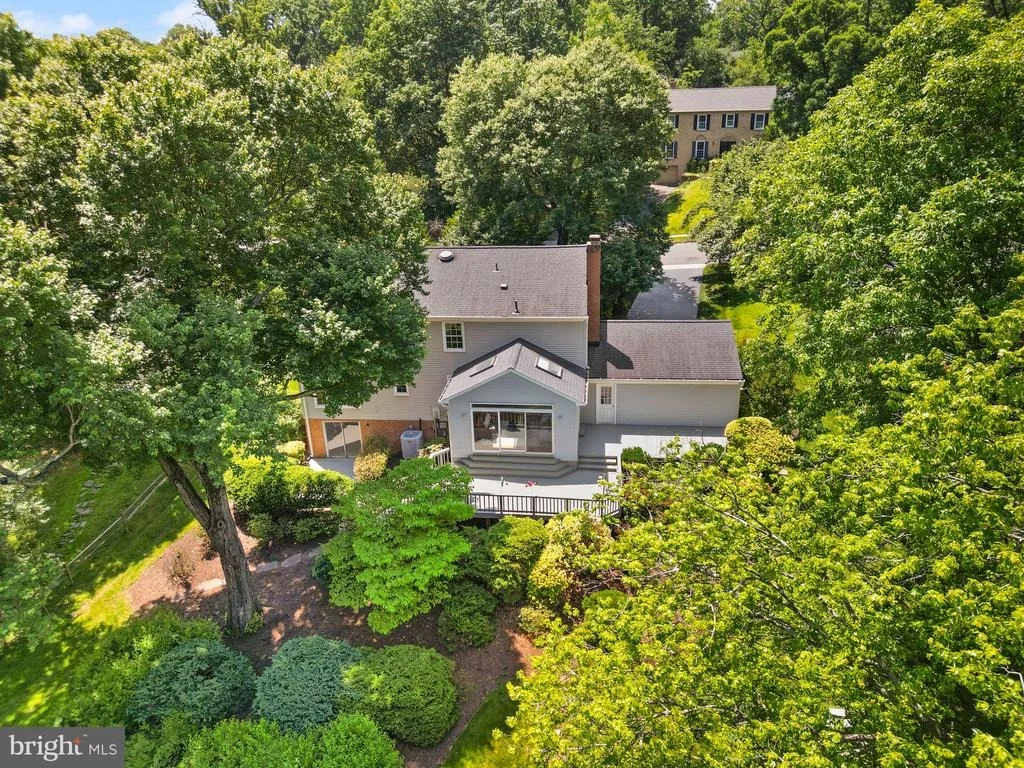 Photo of 2037 DURAND DRIVE