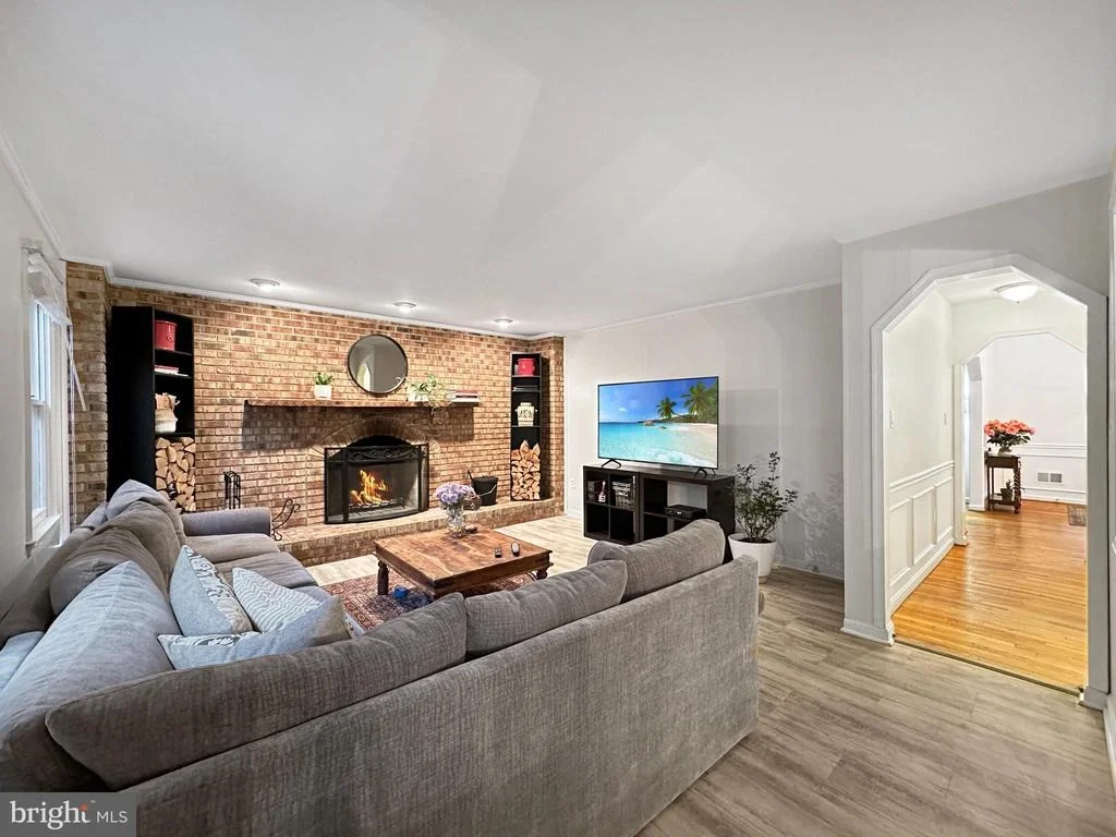 Photo of 325 SOAPSTONE LANE