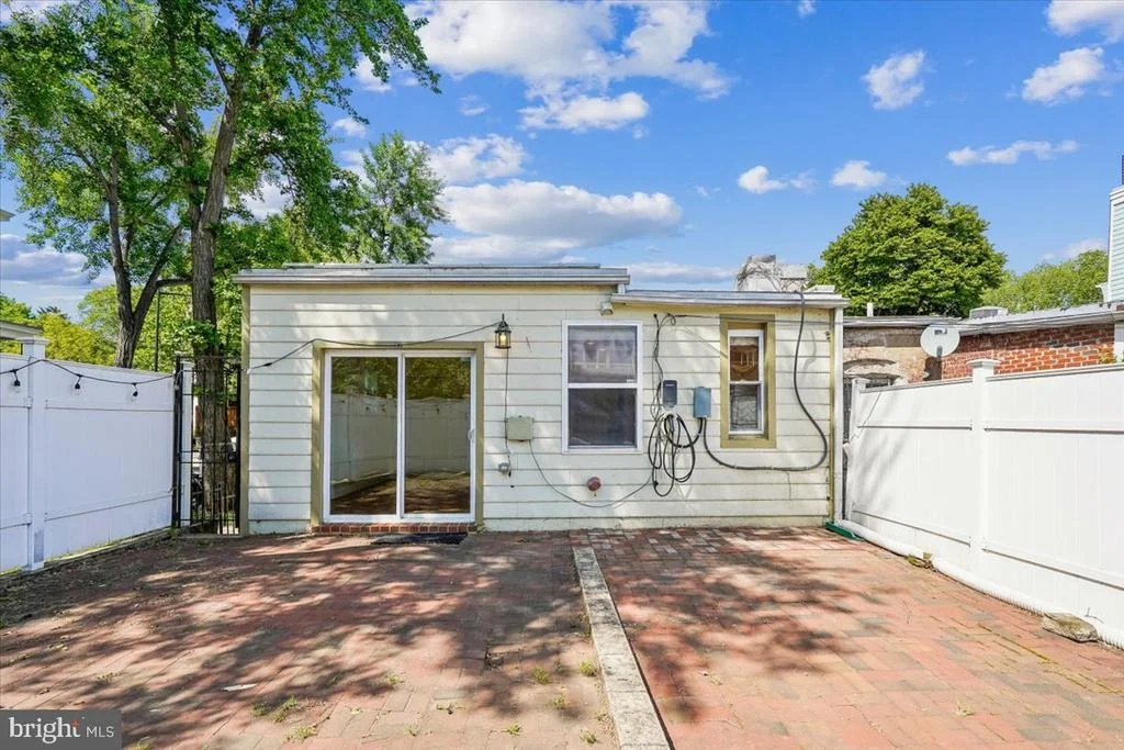 Photo of 1339 C STREET NE