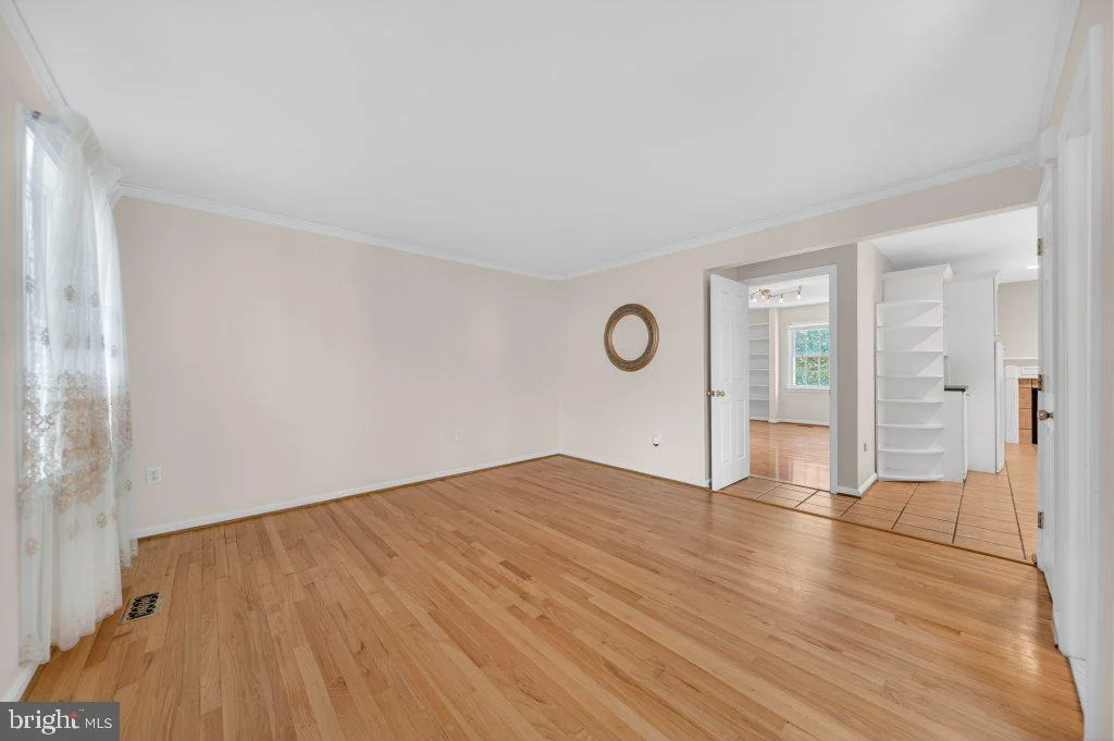 Photo of 9290 BAKER STREET