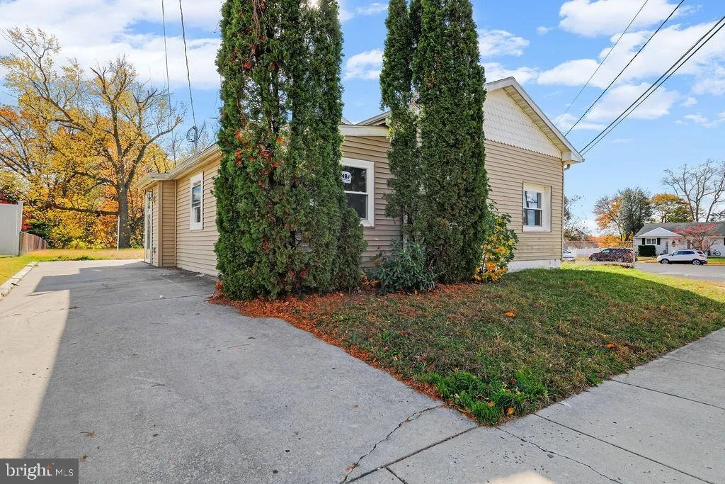 Photo of 408 W 3RD AVENUE