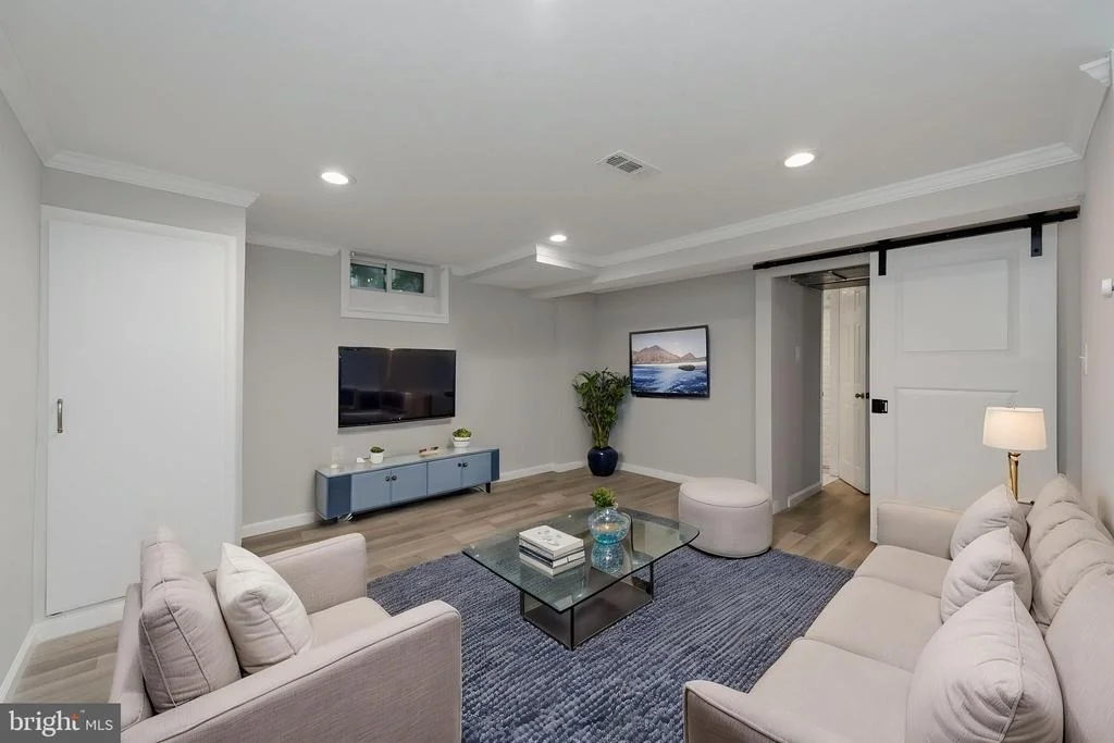 Photo of 5933 WILLIAMSBURG ROAD
