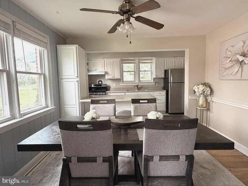 Photo of 6011 EASTERN PARKWAY