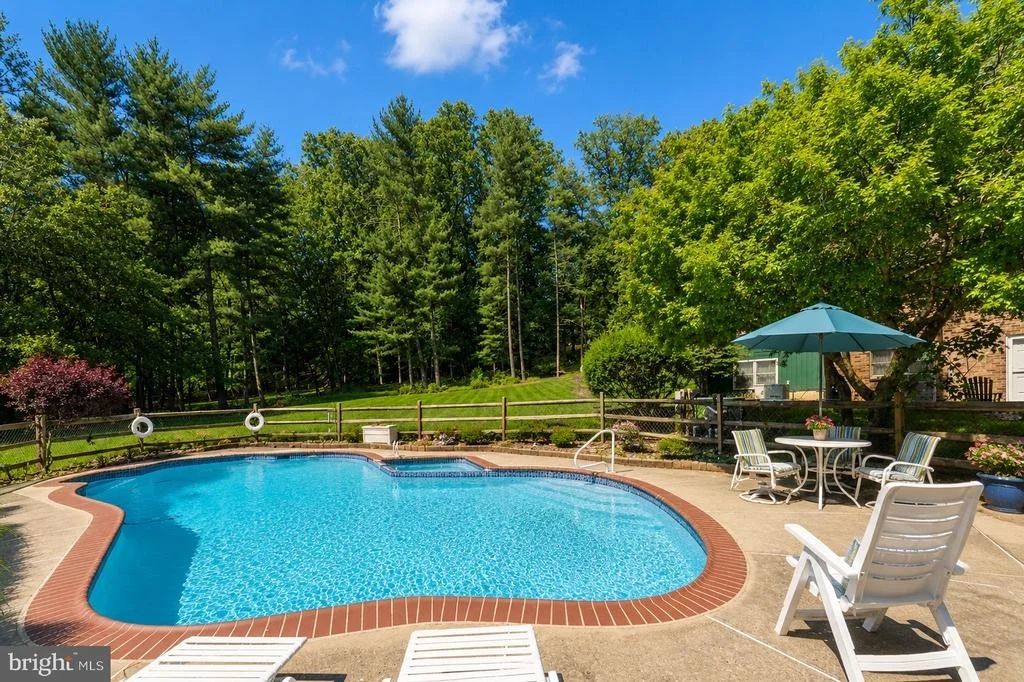 Photo of 6213 WHITE OAK DRIVE