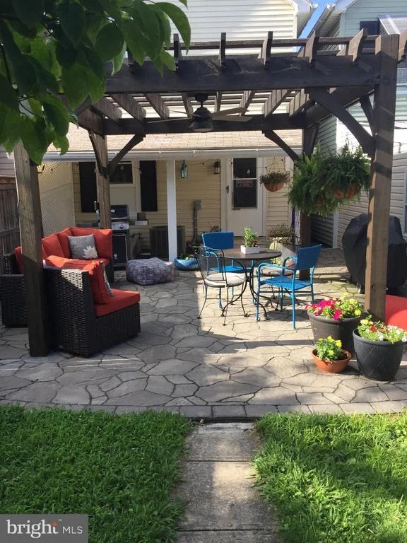 Photo of 218 E 6TH STREET E