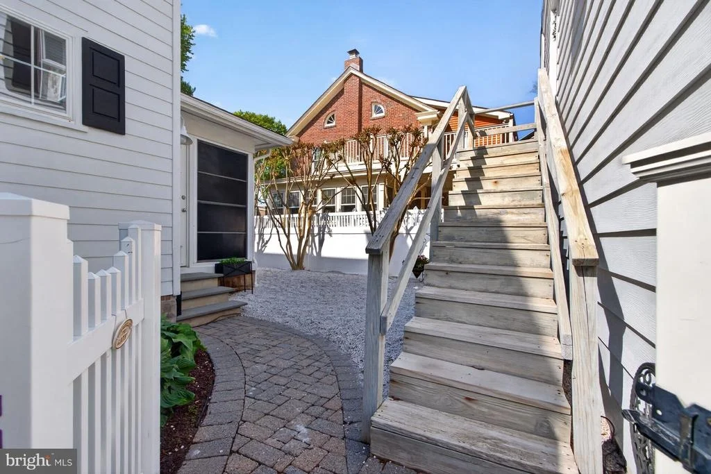 Photo of 829 SAVANNAH ROAD