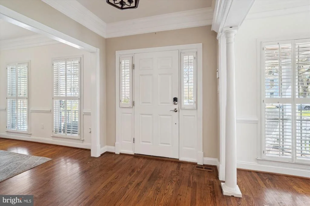 Photo of 302 TSCHIFFELY SQUARE ROAD
