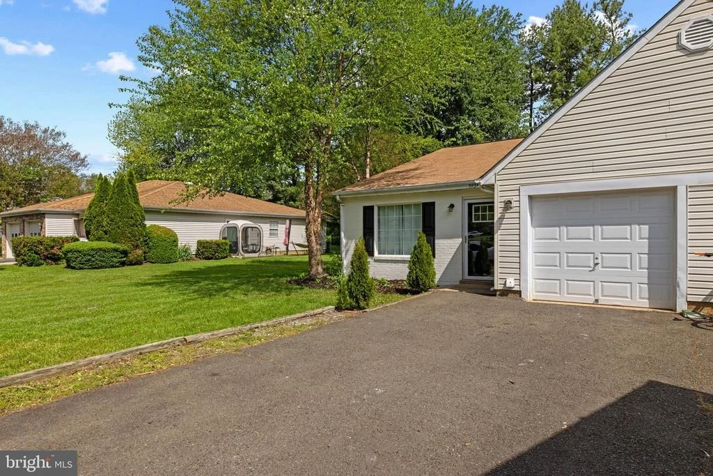 Photo of 593 PLAIN ROAD