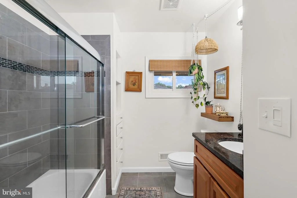 Photo of 1300 GILBERT PLACE