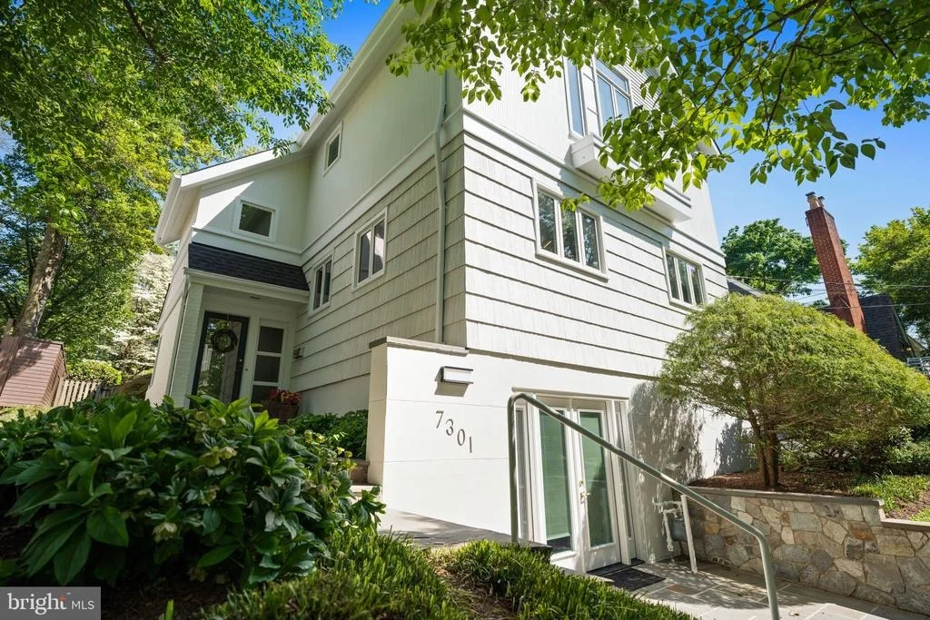 Photo of 7301 SUMMIT AVENUE