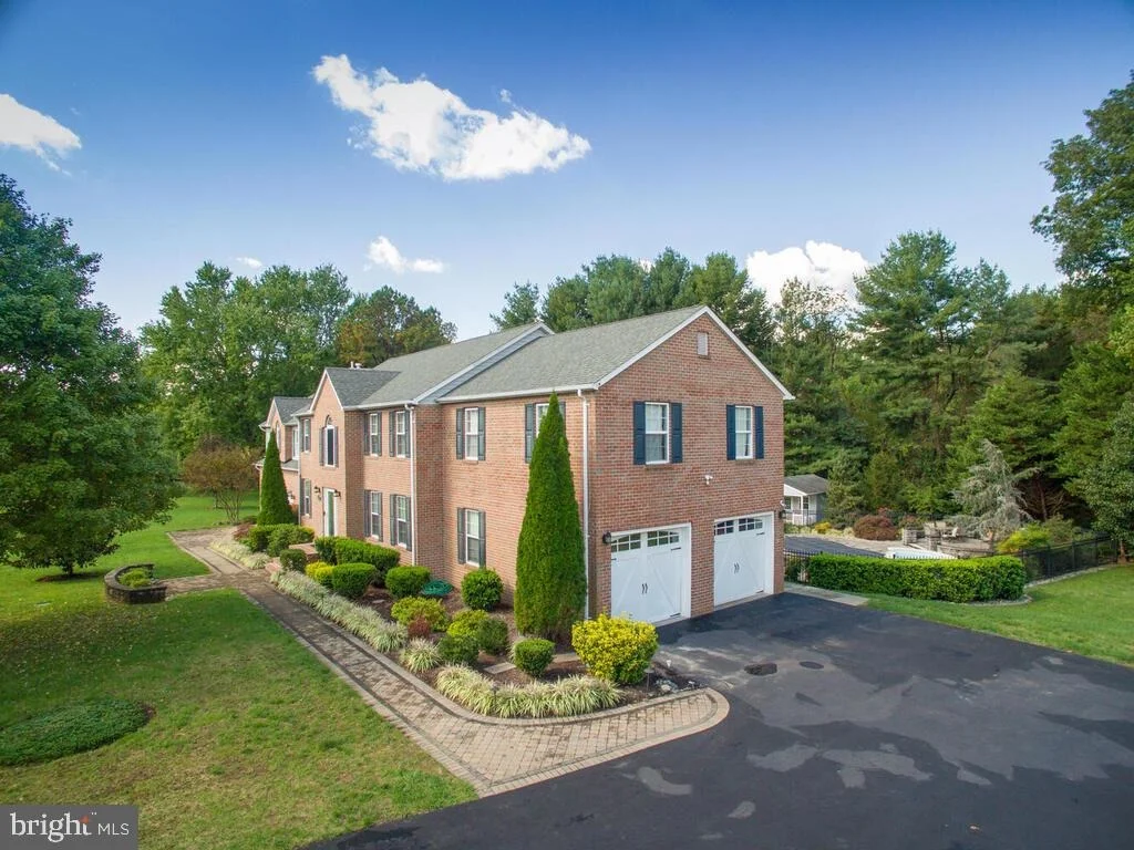 Photo of 12500 PERRYWOOD LANE