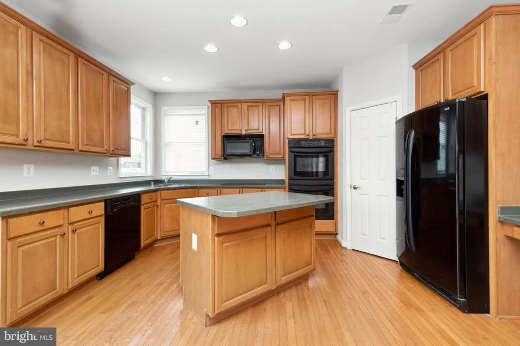 Photo of 457 UNIVERSITY DRIVE