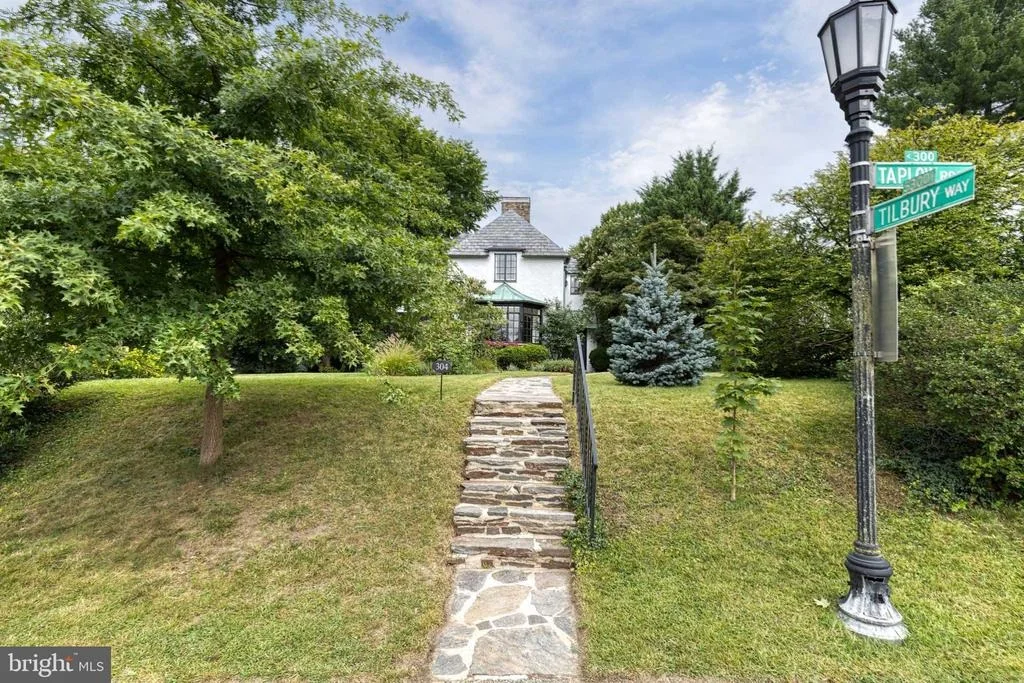 Photo of 304 TAPLOW ROAD