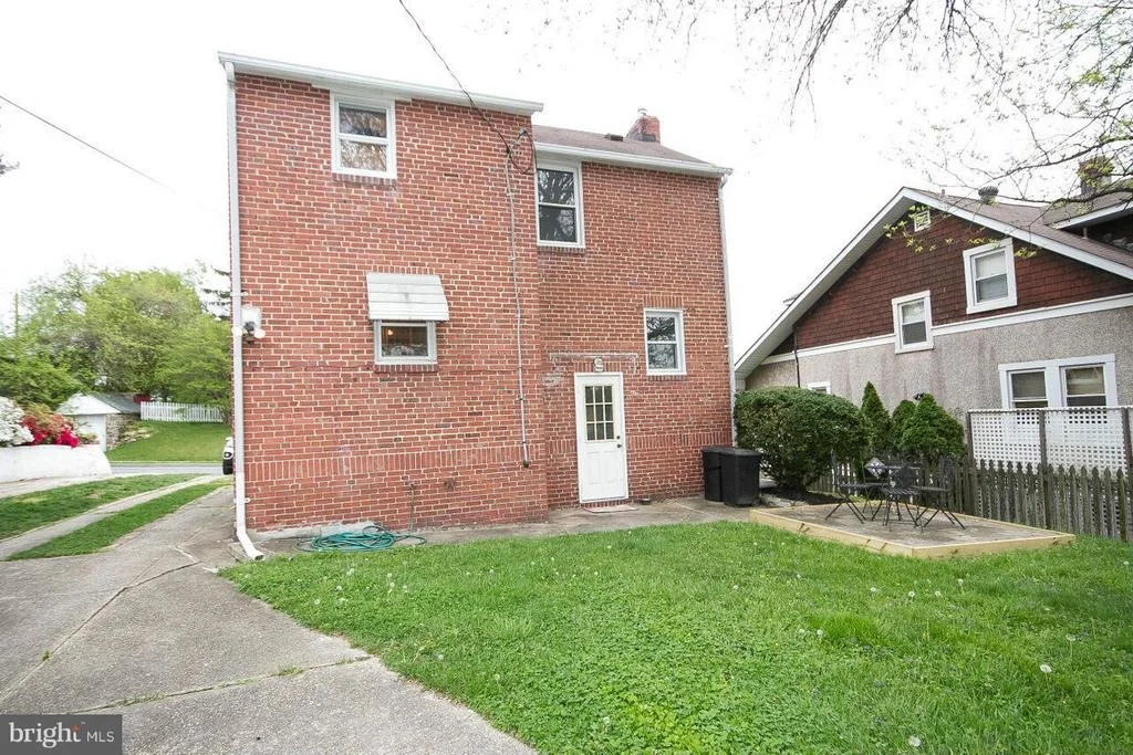 Photo of 806 WARWICK ROAD