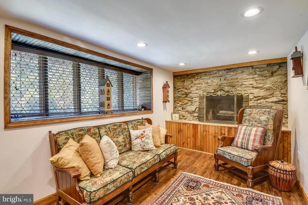 Photo of 9919 MACARTHUR BOULEVARD