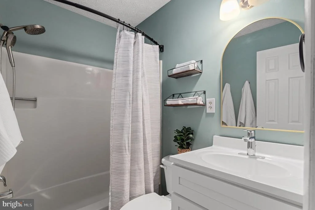 Photo of 100 HUNTCREST CIRCLE
