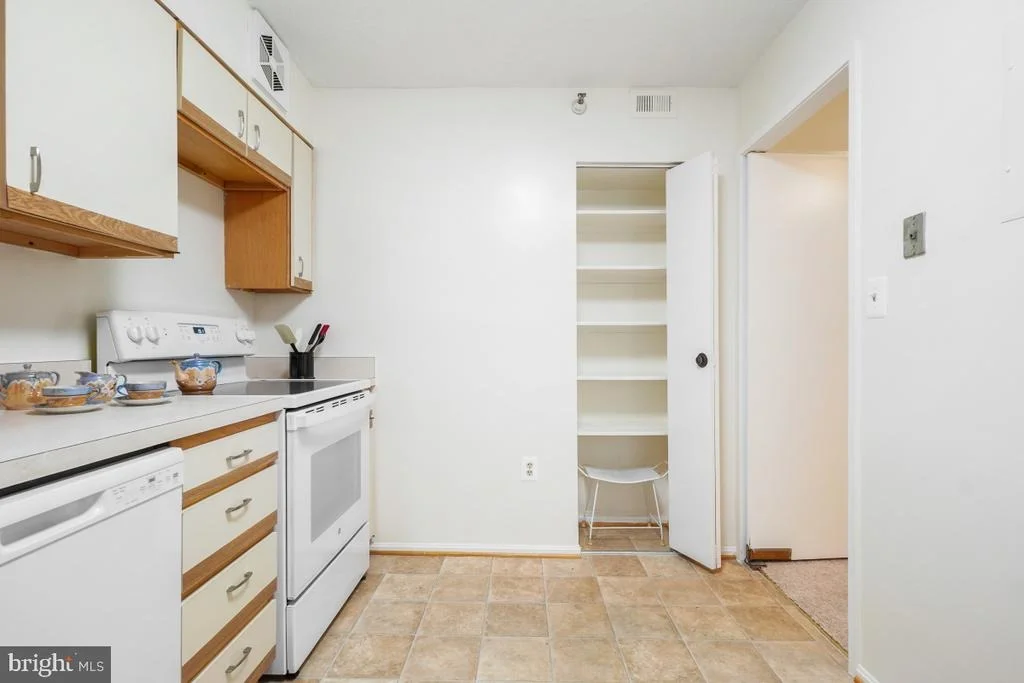 Photo of Unit 2321 at 15107 INTERLACHEN DRIVE