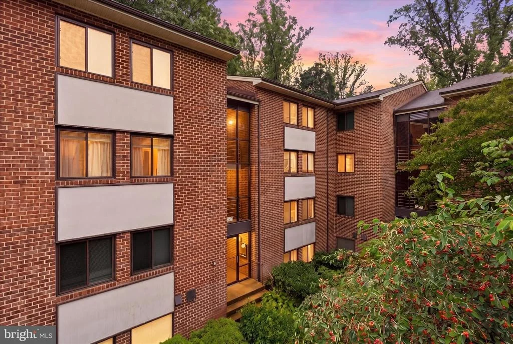 Photo of Unit 21B at 1540 NORTHGATE SQUARE