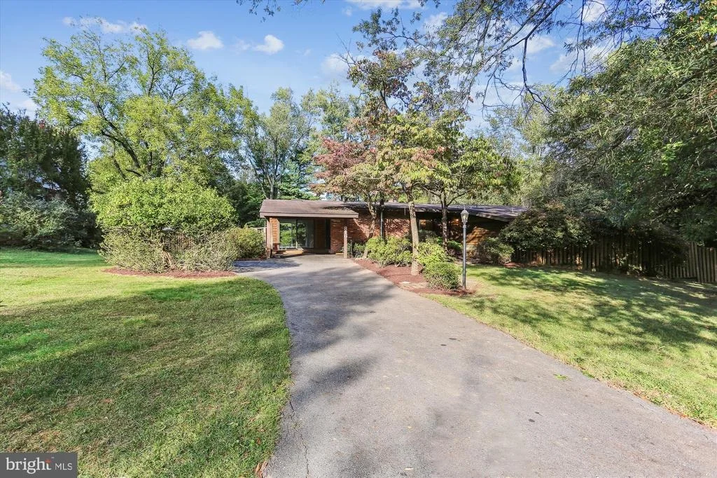 Photo of 816 OLIVE DRIVE