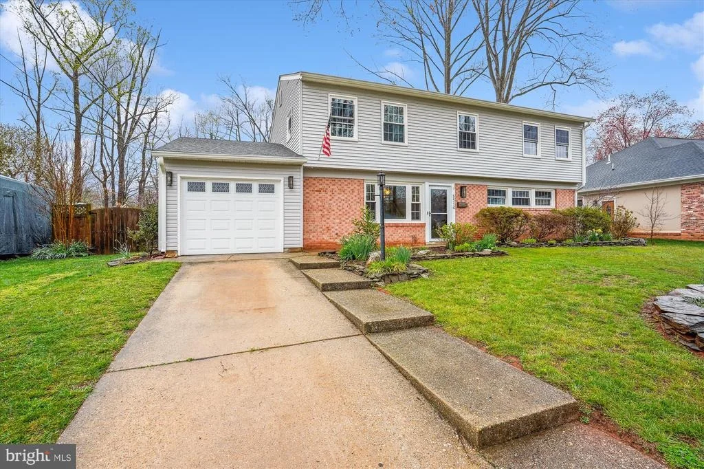 Photo of 5514 INVERCHAPEL ROAD