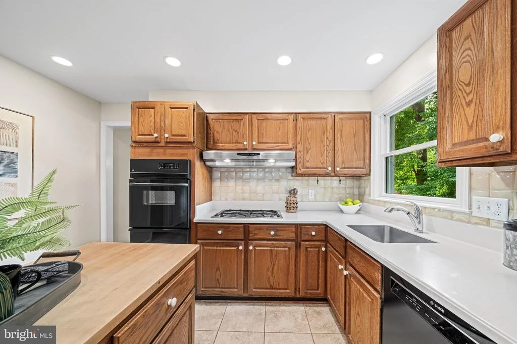 Photo of 8522 FAIRBURN DRIVE