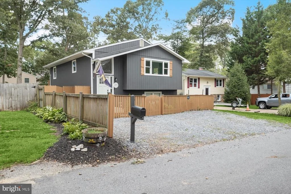 Photo of 579 WEST DRIVE