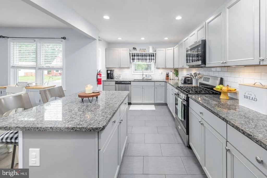 Photo of 415 LAKE AVENUE