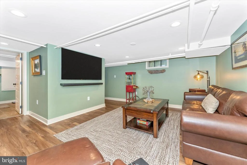 Photo of 402 W 2ND STREET